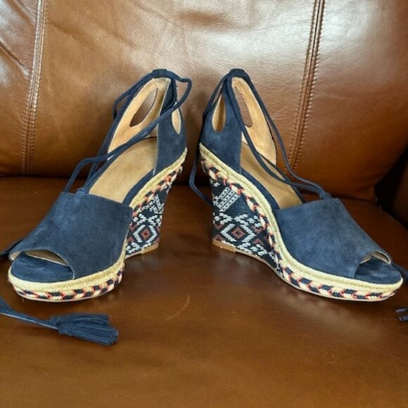 Cabi #6001 Isla Navy Wedge Sandals Size 7